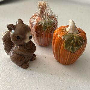 Fall salt & pepper shaker including pumpkin toothpick holder